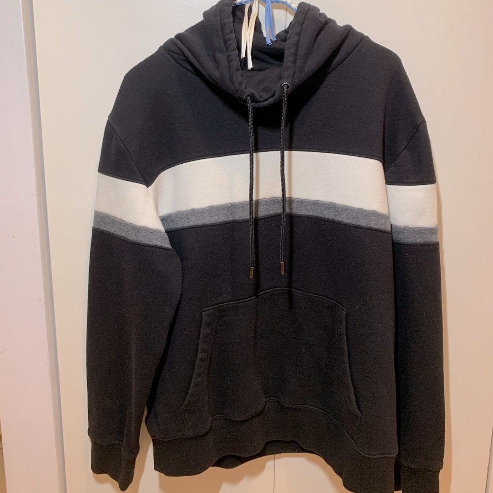 H&M chimney neck sweatshirt 🖤🤍🖤
